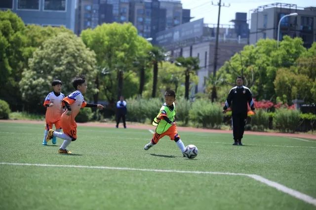 李凯尔0分赵睿17分 中国男篮不敌塞尔维亚