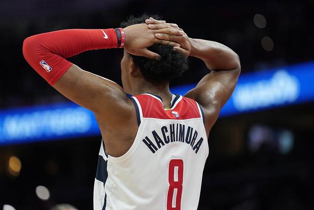 浓眉40+15詹姆斯31分 湖人险胜送奇才13连败